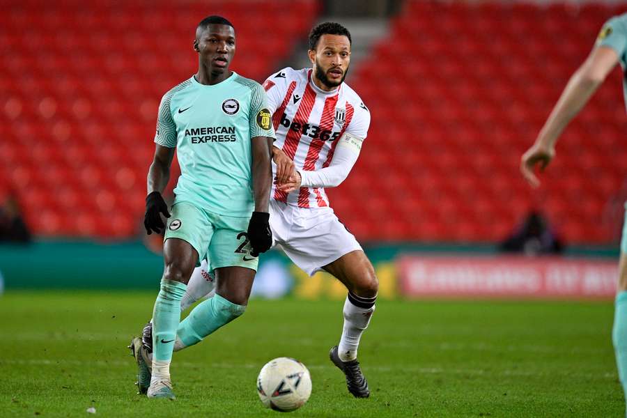 Moisés Caicedo em ação pelo Brighton