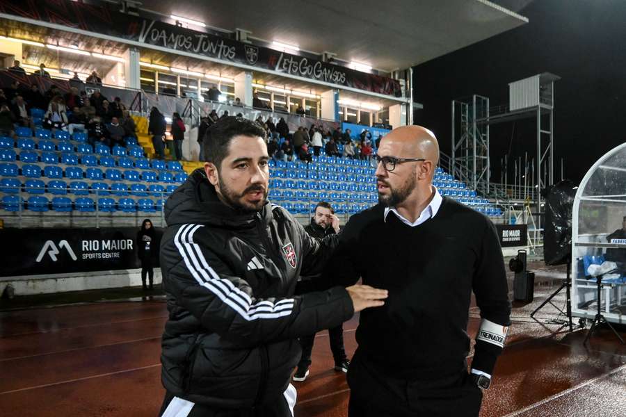 João Pereira orgulhoso, José Faria revoltado com arbitragem