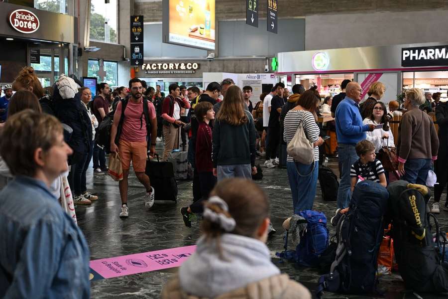 Confusão nas linhas de comboio de alta velocidade em Paris