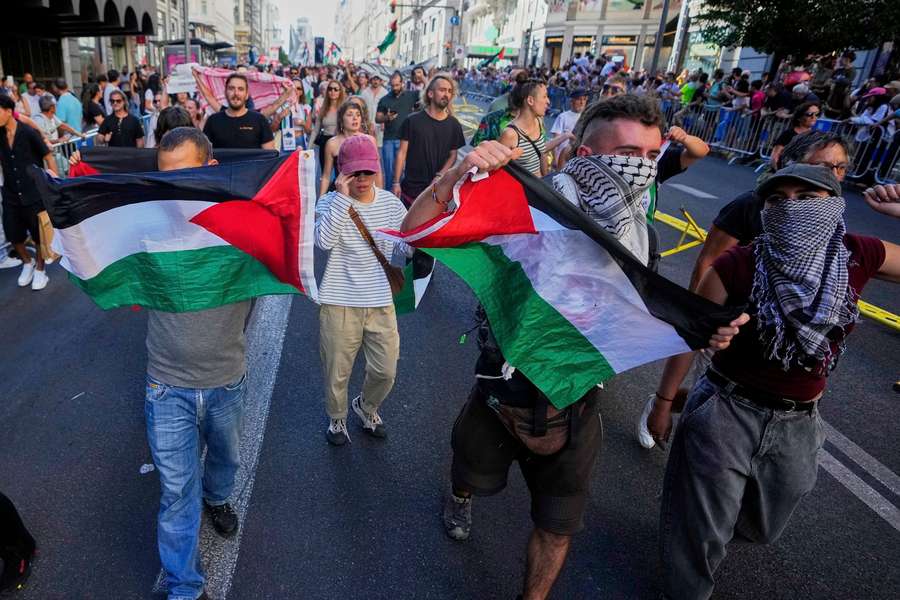 Die Proteste sorgen für den Abbruch.