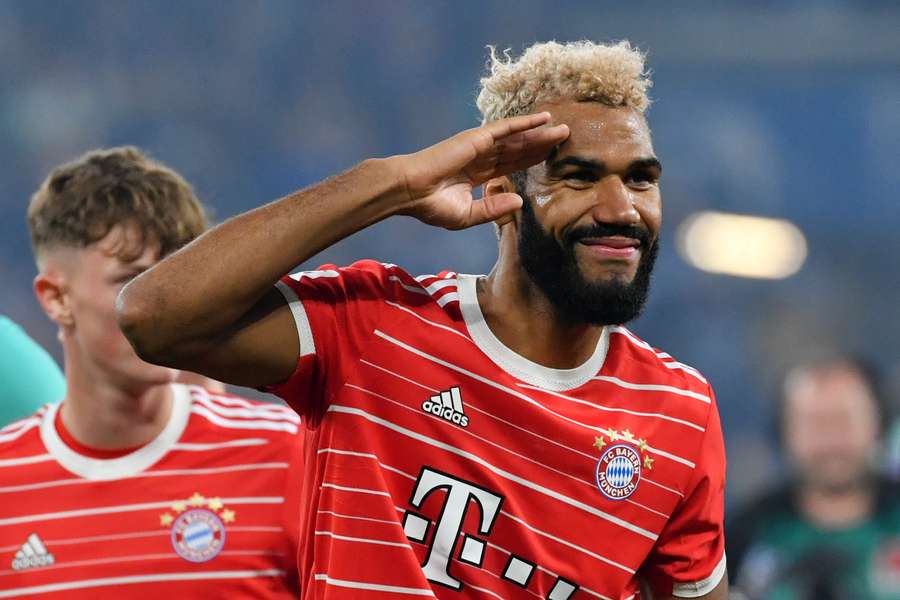 Bayern vence Schalke e fecha 2022 na liderança do Alemão