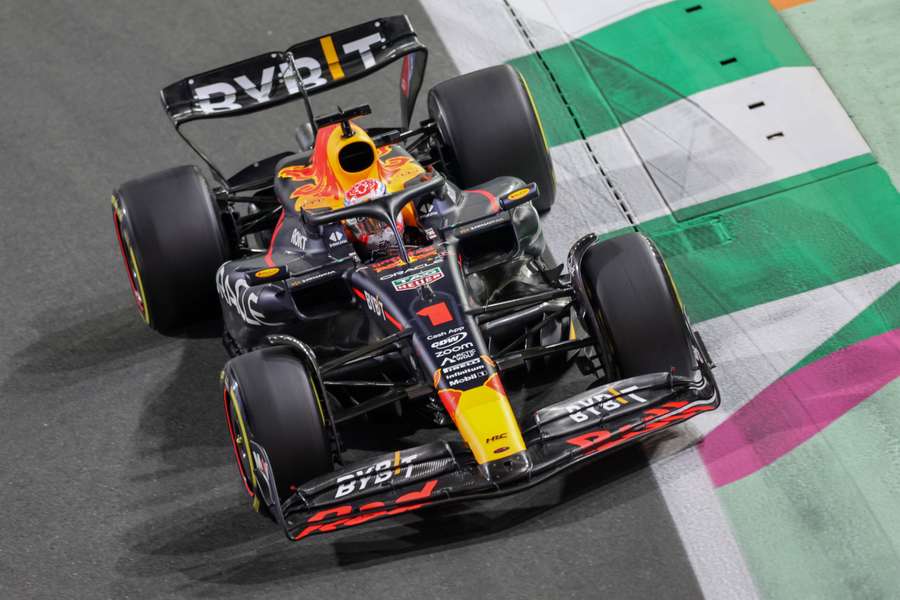 Verstappen teve uma sexta-feira tranquila liderando as duas sessões