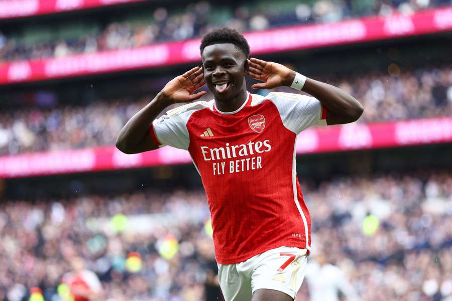 Saka vstřelil druhý gól Arsenalu.
