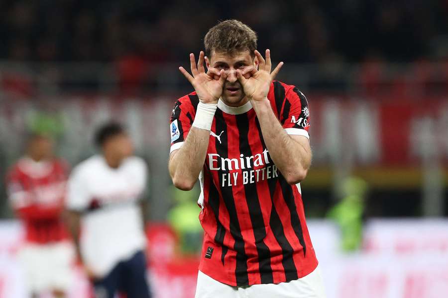 Milan, Santiago Gimenez vuole la sua rivincita e promette: "Ora ho più fame, al Milan darò tutto"