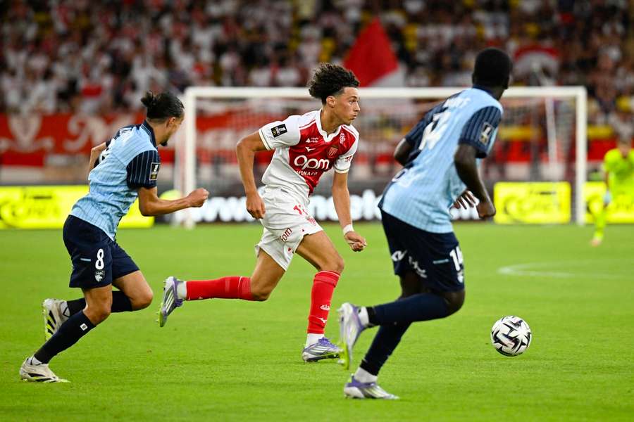 Maghnes Akliouche, del Monaco, en acción contra Le Havre el 16 de agosto 2025