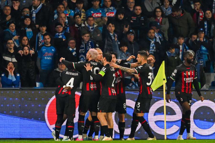 Milan teve contra-ataque como arma para aniquilar o Napoli