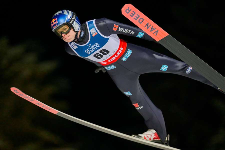 Deutschen Skispringe haben dank eines starken Andreas Wellinger beim Teamwettbewerb der PolSKI-Tour in Zakopane das Podest erreicht. 