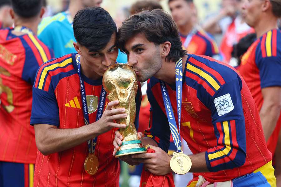 Ferran Torres reportedly tells Barcelona he wants PSG move as £50M bid is made Ferran Torres reportedly tells Barcelona he wants PSG move as £50M bid is made