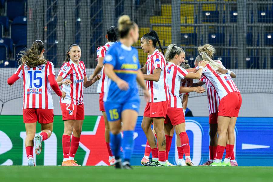 Las jugadoras del Atlético celebran uno de los cinco goles anotados en Austria