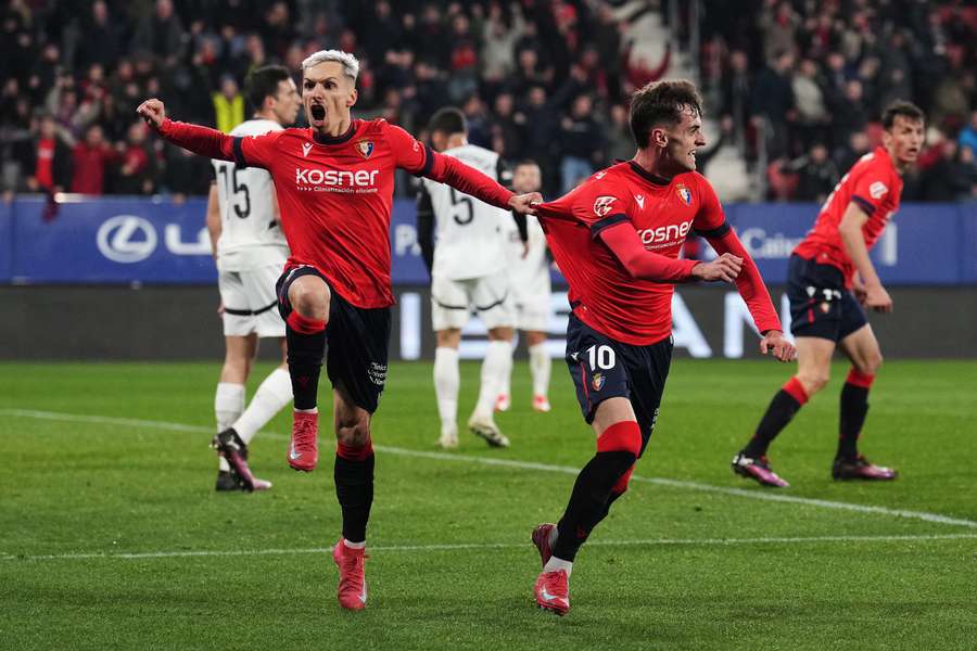 Bryan Zaragoza célèbre un but avec Aimar Oroz.