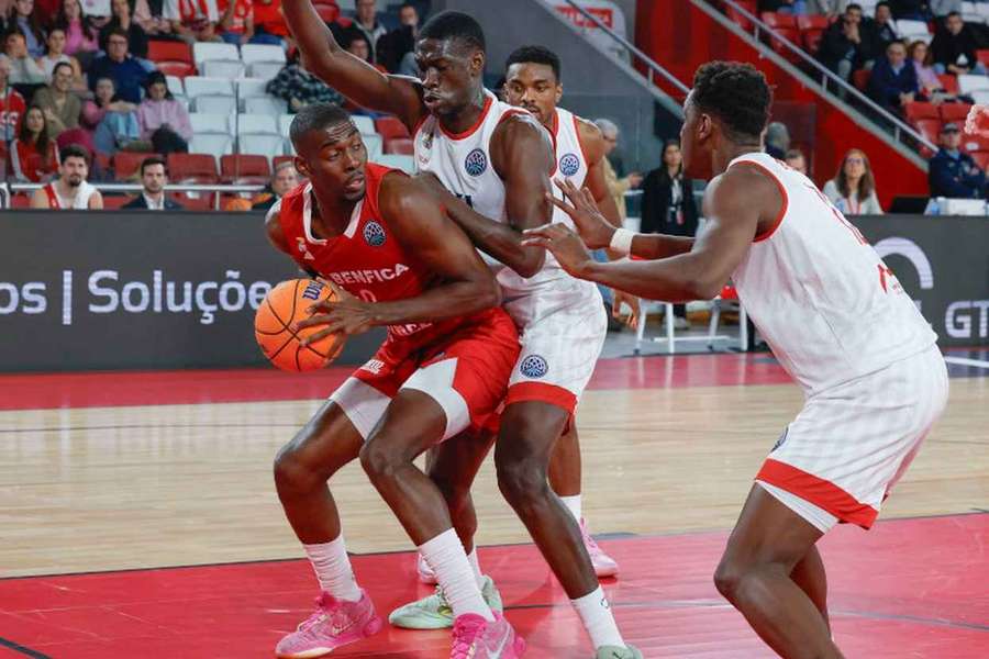 Benfica continua no último lugar
