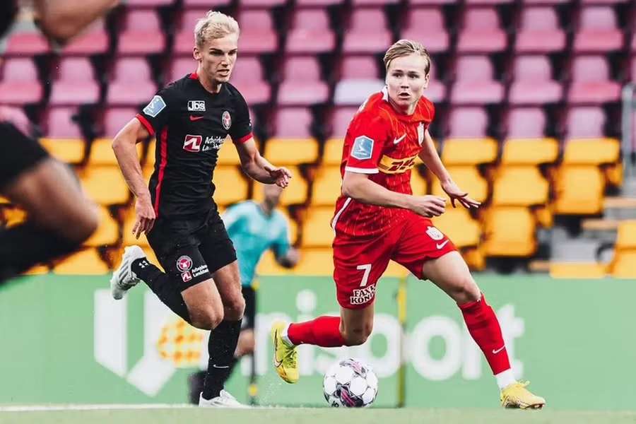 Andreas Schjelderup chegou a Lisboa para assinar com o Benfica