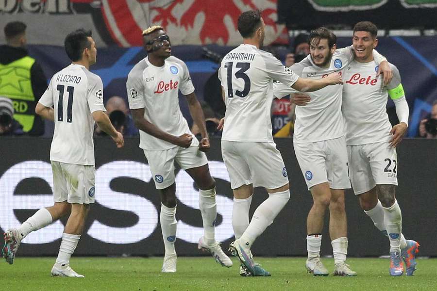 L'esultanza dei giocatori del Napoli dopo il gol di Di Lorenzo
