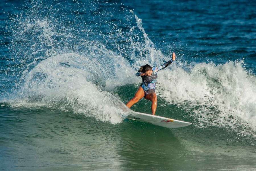 Tainá Hinckel ainda busca vaga na elite do surfe feminino