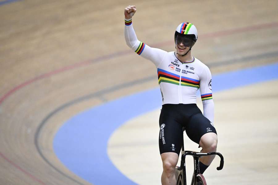 Lavreysen wint op wielerpiste van Jakarta bij start Nations Cup goud op de keirin