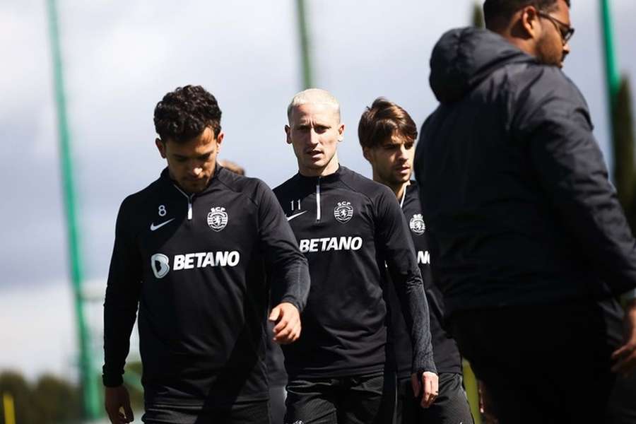 Pedro Gonçalves, Nuno Santos e Daniel Bragança no treino do Sporting