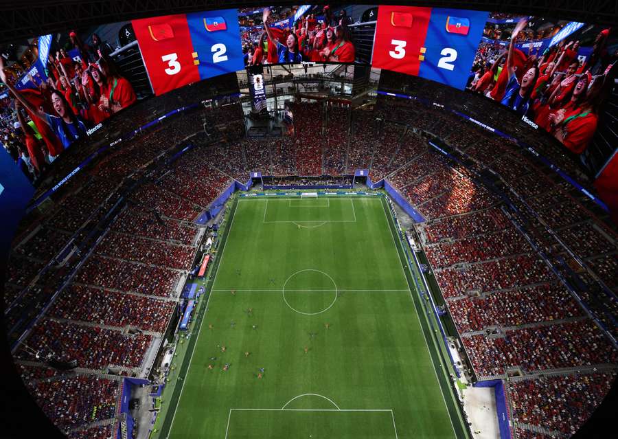 Les écrans du Mercedes-Benz Stadium, à Atlanta, entourent tout le sommet de l’arène