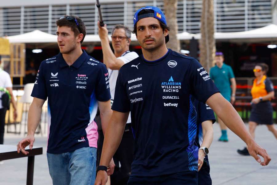 Williams Carlos Sainz arrives at the track in Bahrain