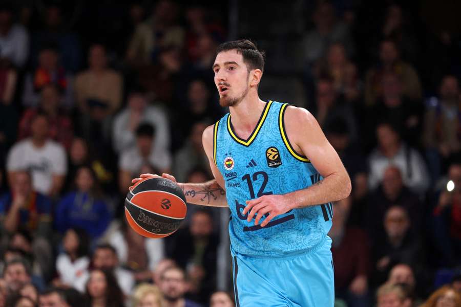 Nando De Colo em ação pelo Fenerbahçe