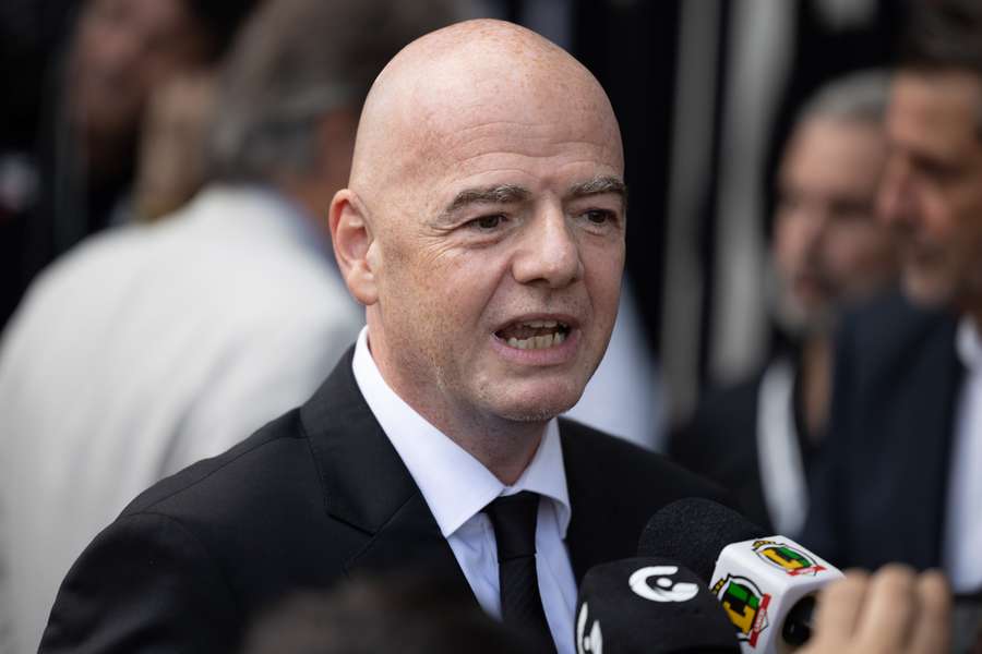 Met een applaus van de FIFA-leden is Gianni Infantino herkozen als voorzitter van de wereldvoetbalbond