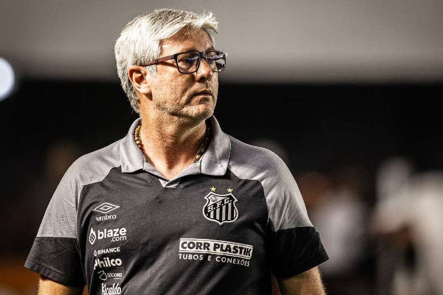 Odair está por um fio no Santos