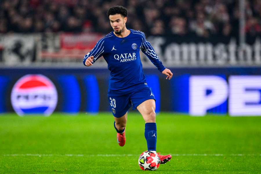 Warren Zaïre-Emery lors du match à Stuttgart.