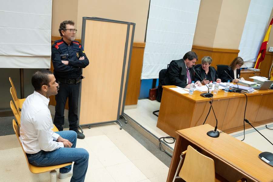 Daniel Alves aguarda sentença de julgamento por estupro