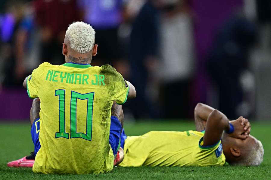 Mens Neymar deler topscorertitlen i Brasiliens historie med Pelé, ligger han nummer fire på listen over flest kampe. Mens Neymar deler topscorertitlen i Brasiliens historie med Pelé, ligger han nummer fire på listen over flest kampe.