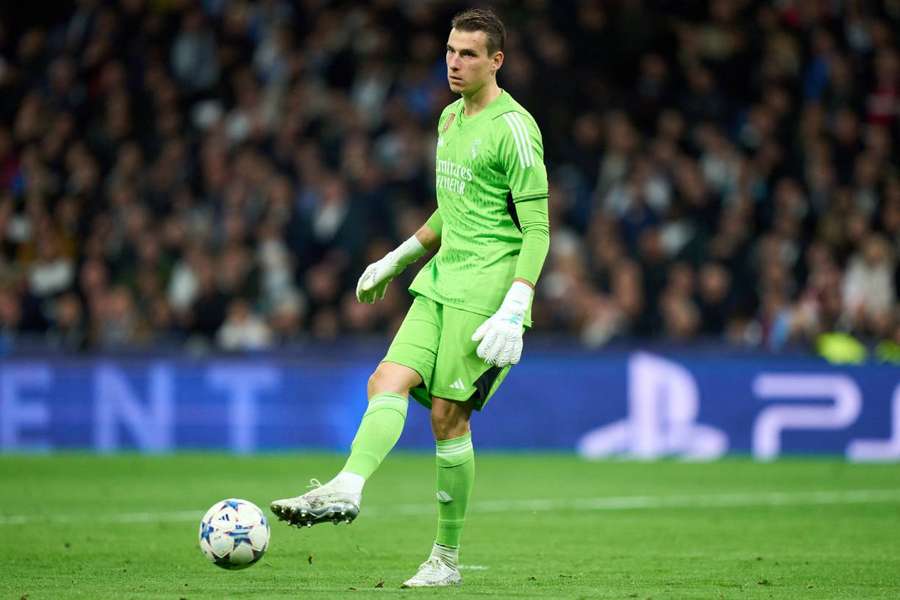 Lunin foi mantido no gol do Real apesar da liberação de Kepa