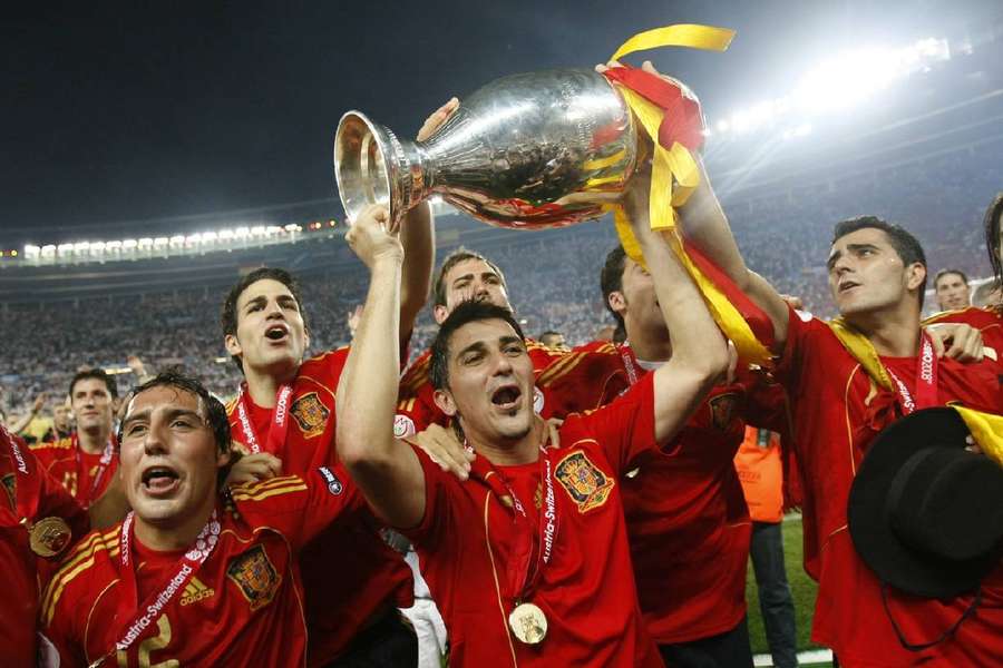 Spain's players celebrating with the trophy