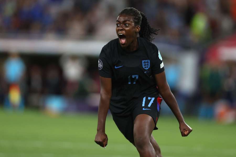 Englands Michelle Agyemang bejubelt einen Treffer bei der EM in der Schweiz.
