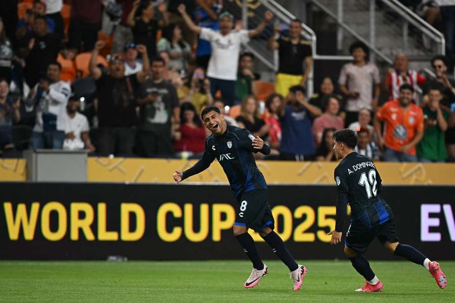 Bryan González celebra el gol del Pachuca ante el Salzburgo