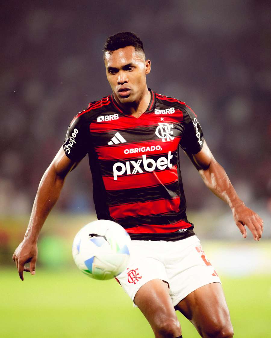 Alex Sandro está relacionado para Flamengo x Vasco Alex Sandro está relacionado para Flamengo x Vasco