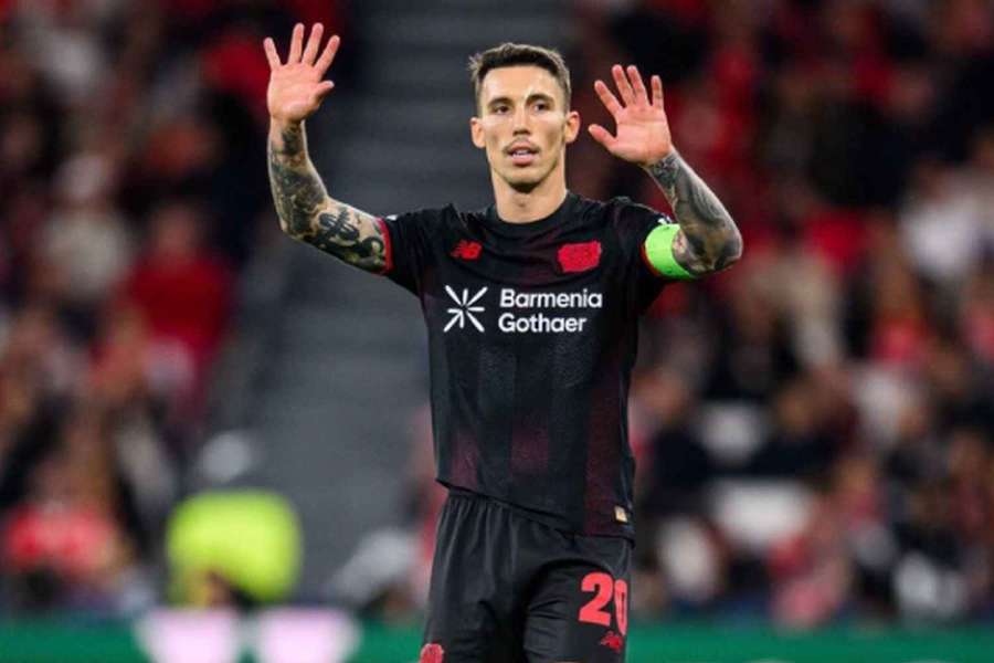 Záložník Alejandro Grimaldo je spojován s koncem v Leverkusenu