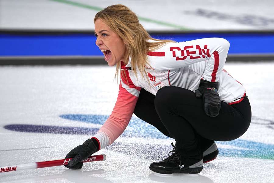 Madelien Dupont in action against China