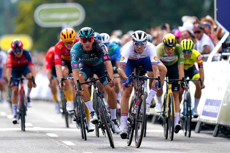 Danny van Poppel doorbreekt hegemonie Jumbo-Visma in Groot-Brittannië