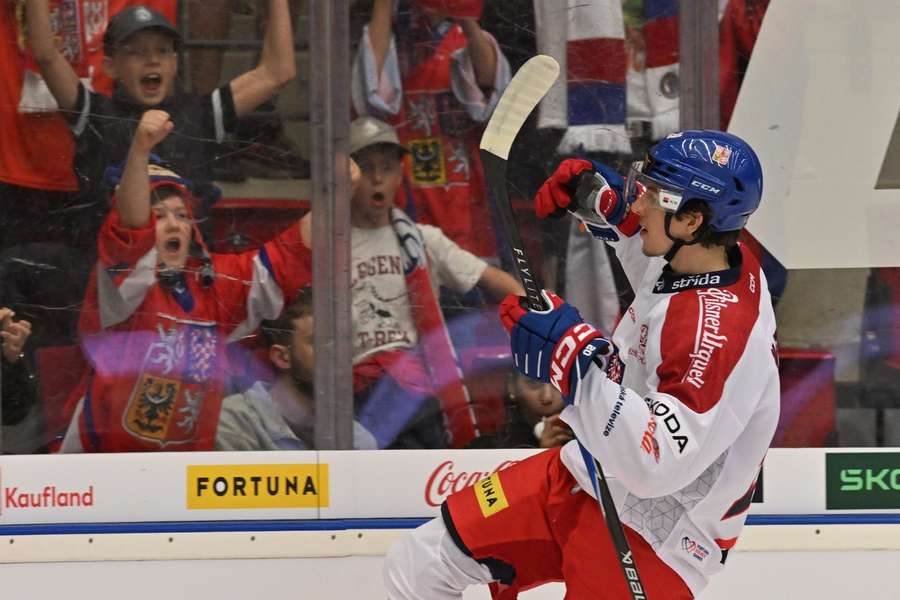 Jaromír Pytlík slaví gól proti Německu.