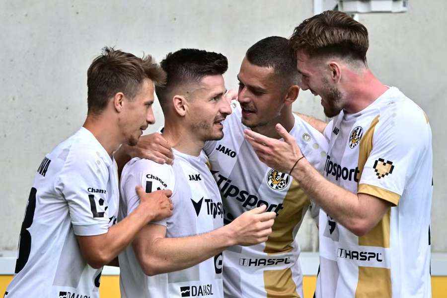 Hradec vstoupil do play off o umístění výhrou