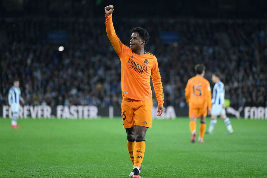 Endrick celebra su gol con el Real Madrid en San Sebastián