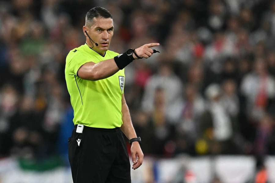 Istvan Kovacs, la centru în partida dintre Real Madrid și Liverpool Istvan Kovacs, la centru în partida dintre Real Madrid și Liverpool