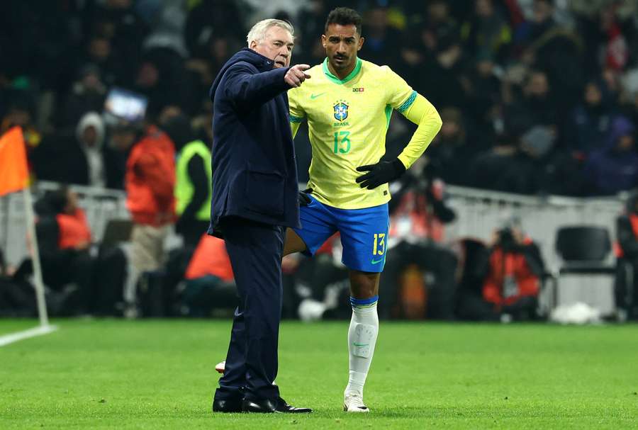 Danilo tem grande possibilidade de ser o lateral-direito titular da Seleção na Copa Danilo tem grande possibilidade de ser o lateral-direito titular da Seleção na Copa