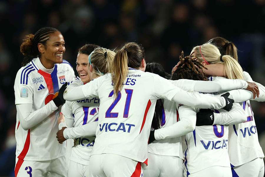 Lyon domina o campeonato feminino em França