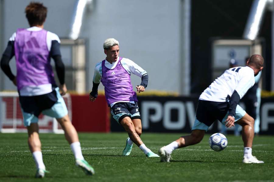 Prestianni no treino da Argentina Prestianni no treino da Argentina