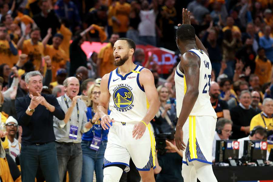 Warriors i Magic z awansami do play-offs. Popis Curry'ego i Butlera