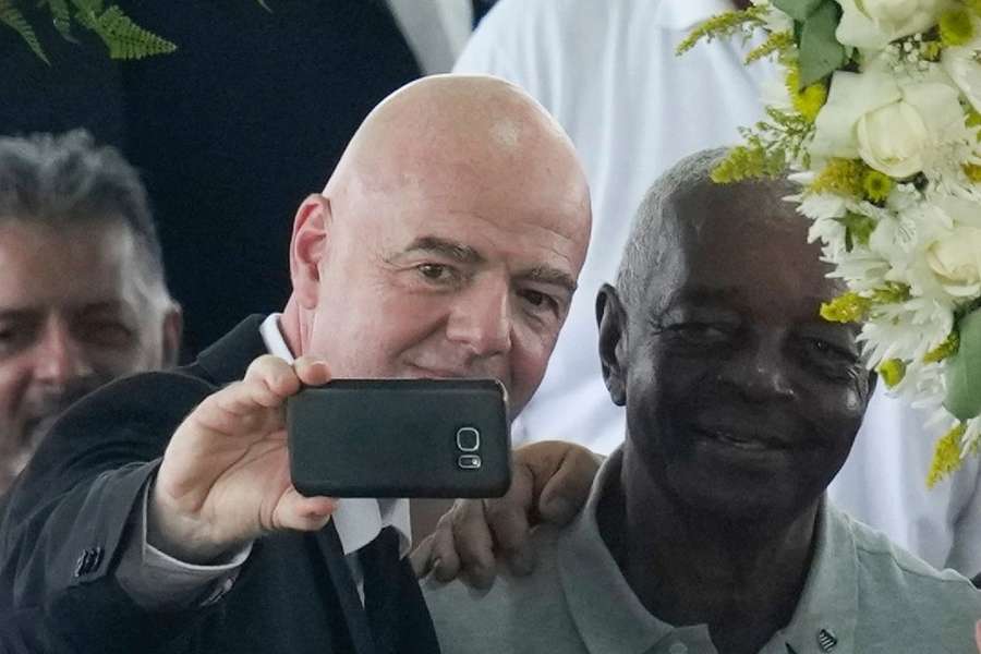 Funerali di Pelé, Infantino: "I selfie erano stati chiesti da familiari e compagni di squadra"