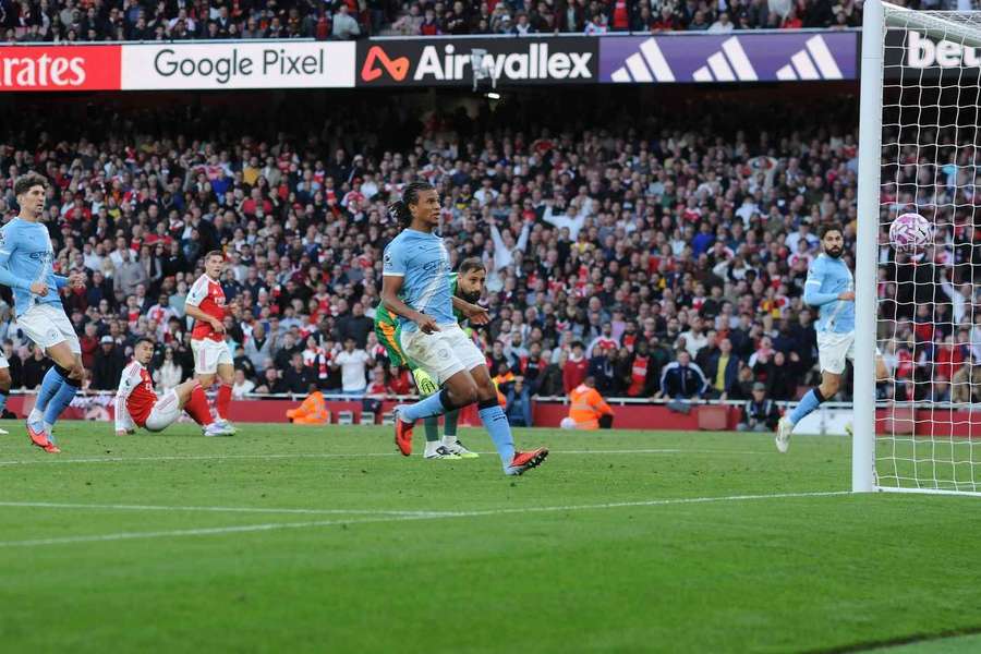 Arsenal's Gabriel Martinelli chips the ball over Man City keeper Gianluigi Donnarumma to score the equalising goal
