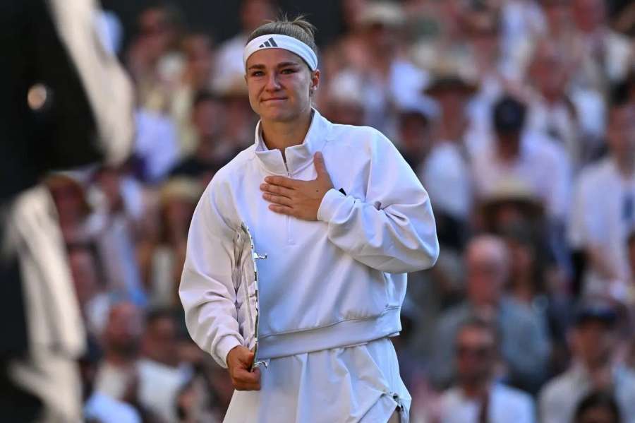 Karolína Muchová po prohraném finále ve Wimbledonu. Karolína Muchová po prohraném finále ve Wimbledonu.