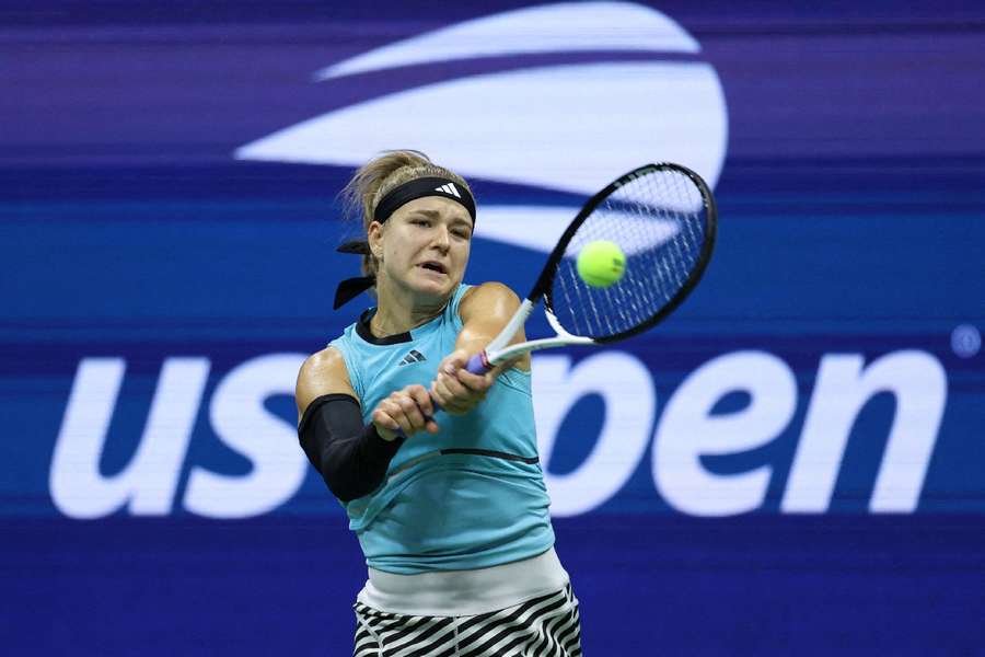  Tjekkiets Karolina Muchova i aktion under sin semifinalekamp mod Coco Gauff fra U.S. Open.