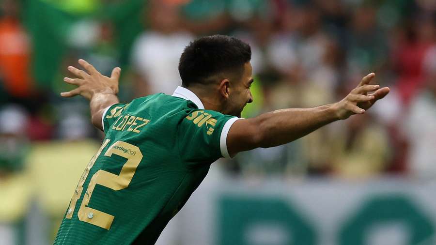 Flaco López abriu o placar para o Palmeiras no Mané Garrincha