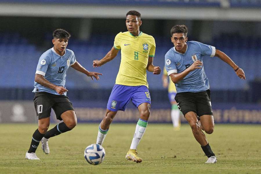 Brasil segue sem perder na competição